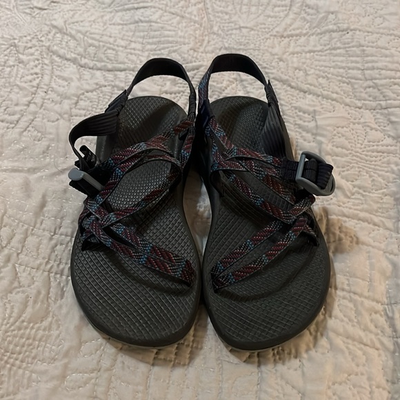 Blue and purple Chaco sandals - Picture 2 of 4